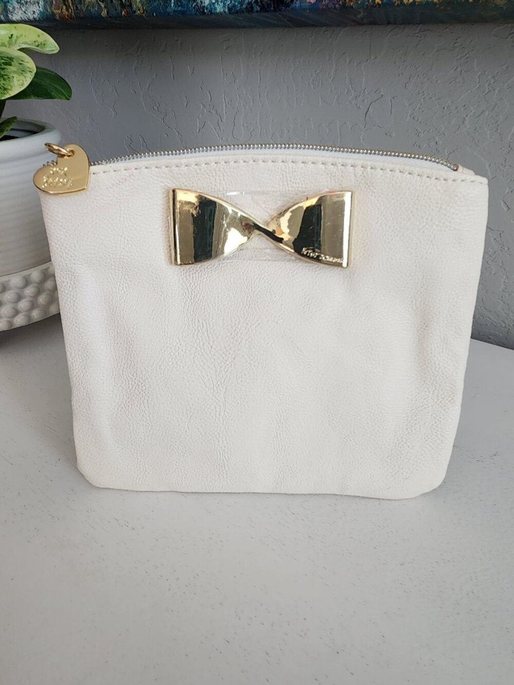 *NWOT* Betsey Johnson Makeup Bag Zipper Pouch w/Gold Bow & Heart Zipper Charm